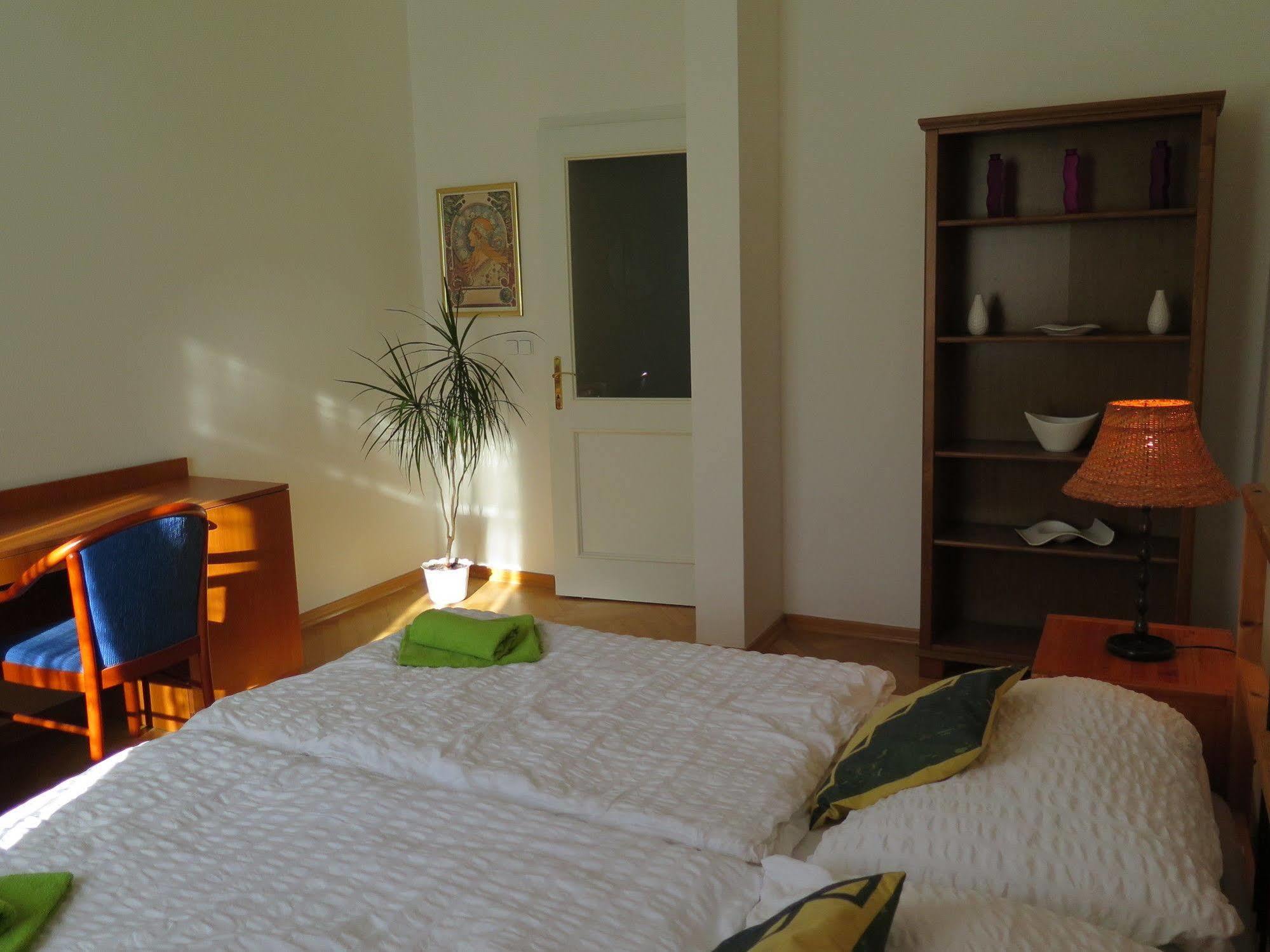 Green Oasis Wenceslas Square Apartment Prag