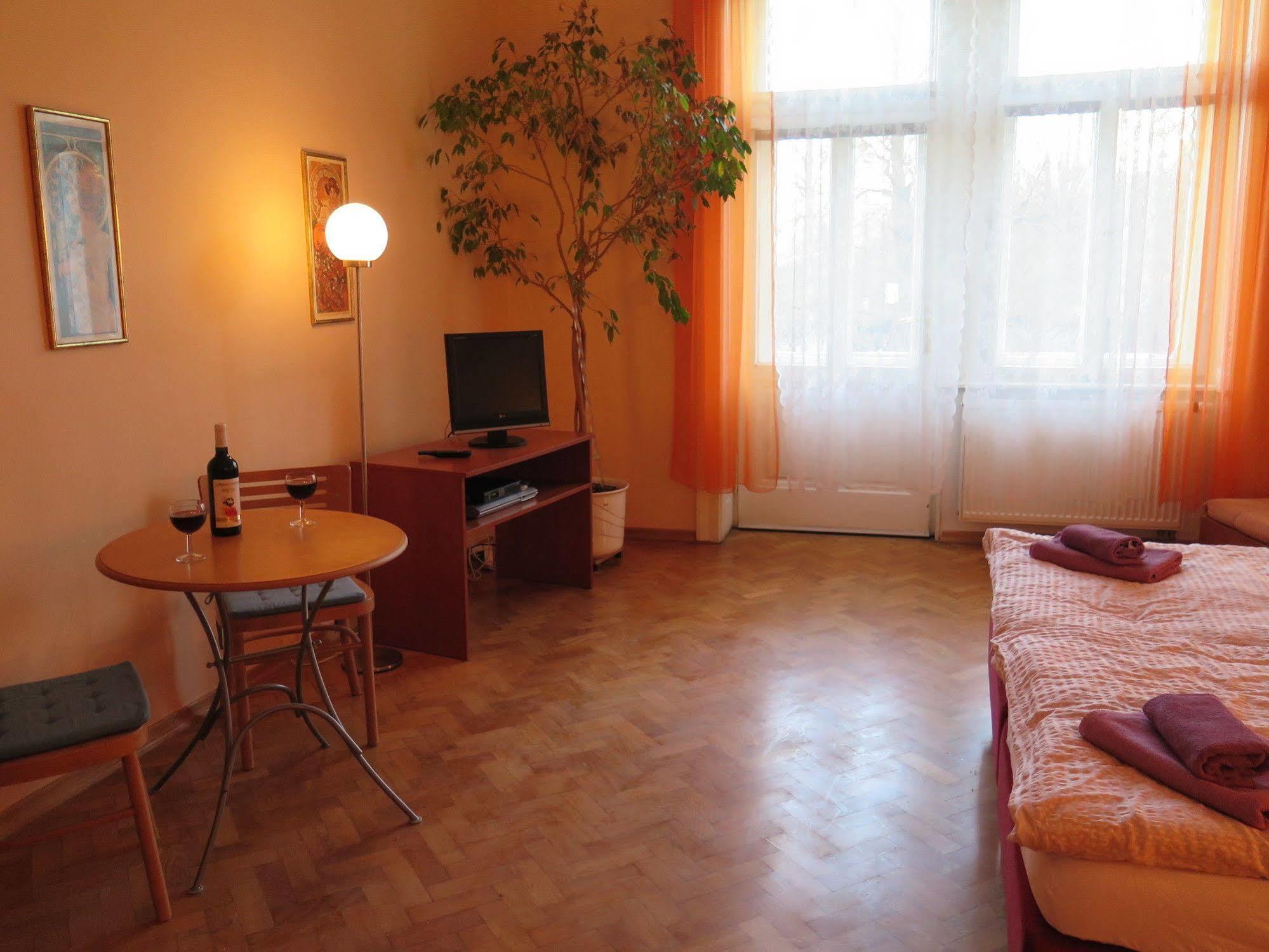 Green Oasis Wenceslas Square Apartment